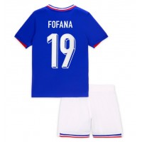 Camiseta Francia Youssouf Fofana #19 Primera Equipación para niños Eurocopa 2024 manga corta (+ pantalones cortos)